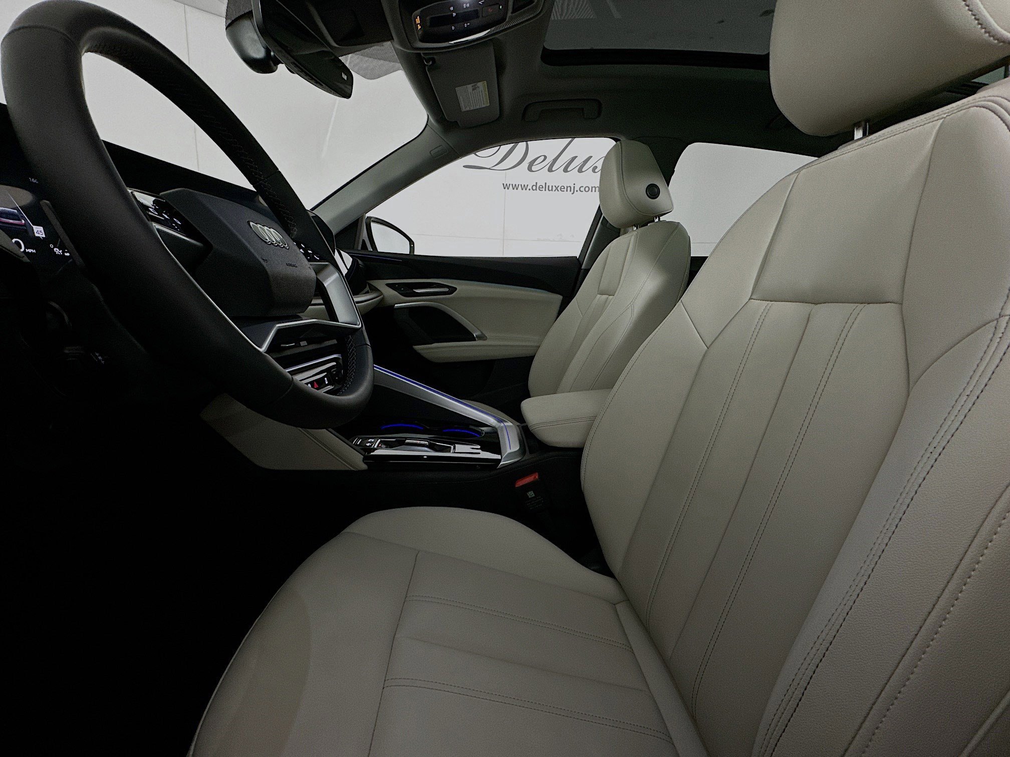 Used 2025 Audi Q5 Premium w/ Convenience Package image 20