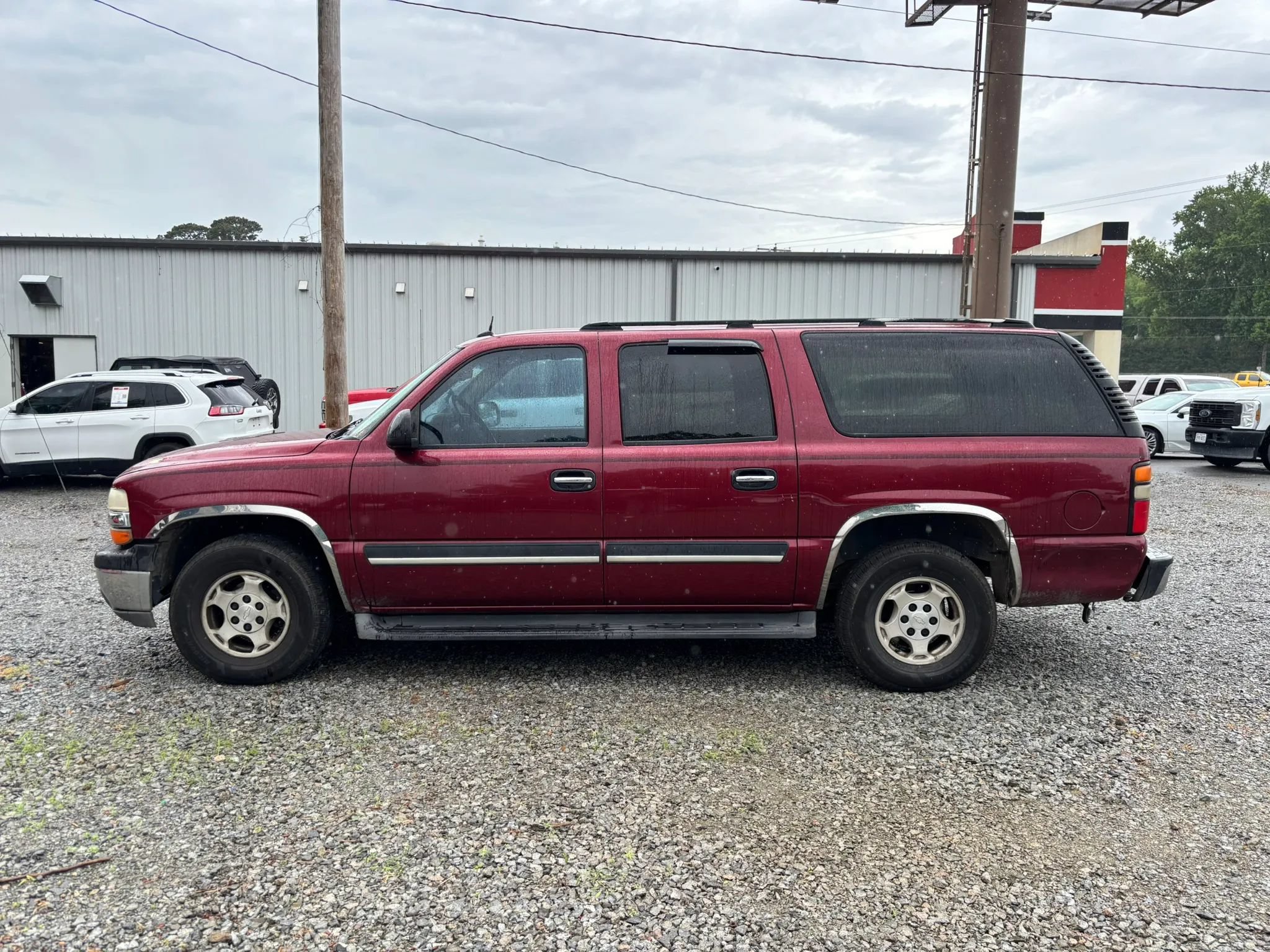 Used 2005 Chevrolet Suburban LS RWD image 3