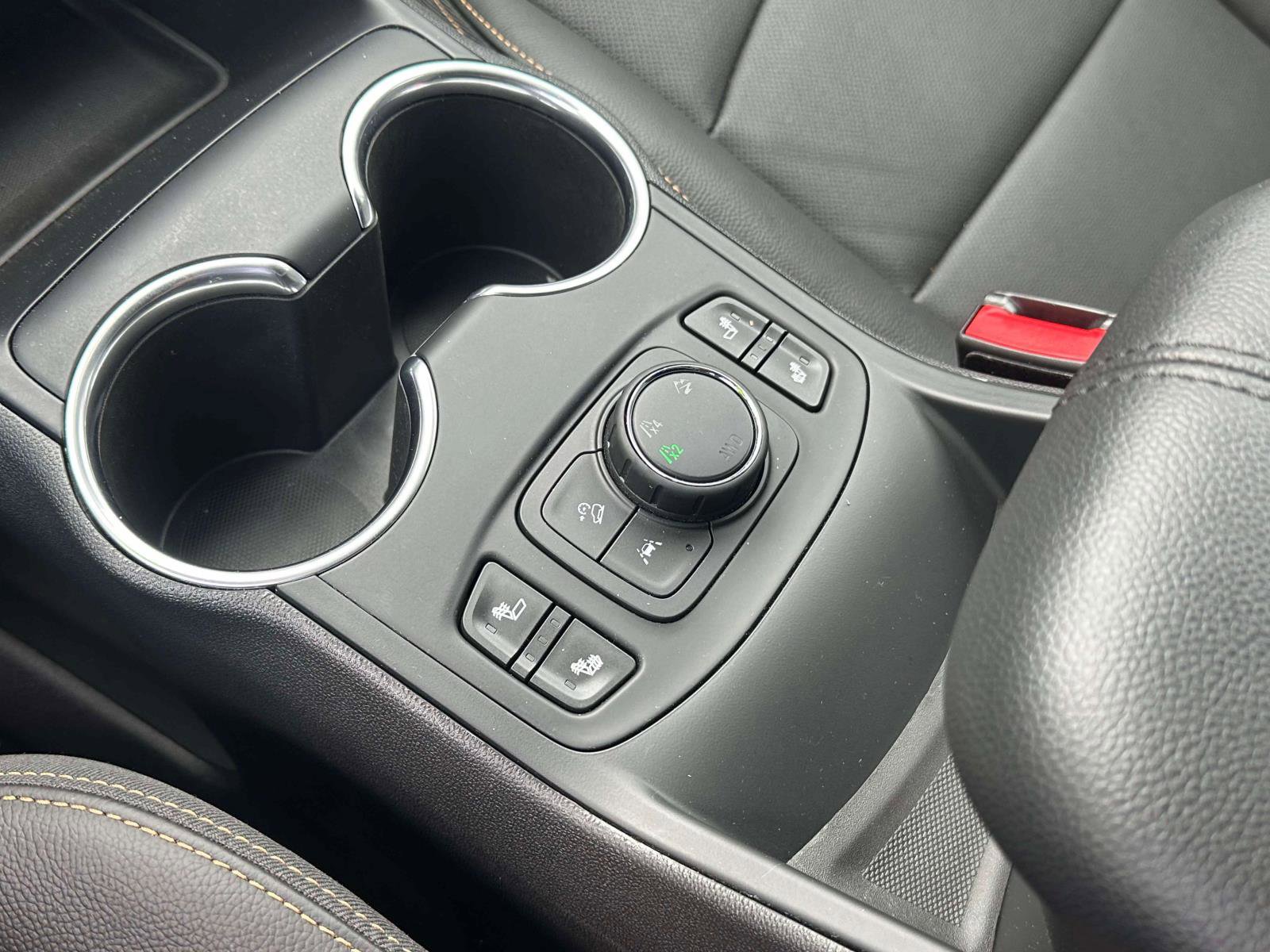 Used 2020 GMC Terrain SLT w/ Elevation Edition image 32