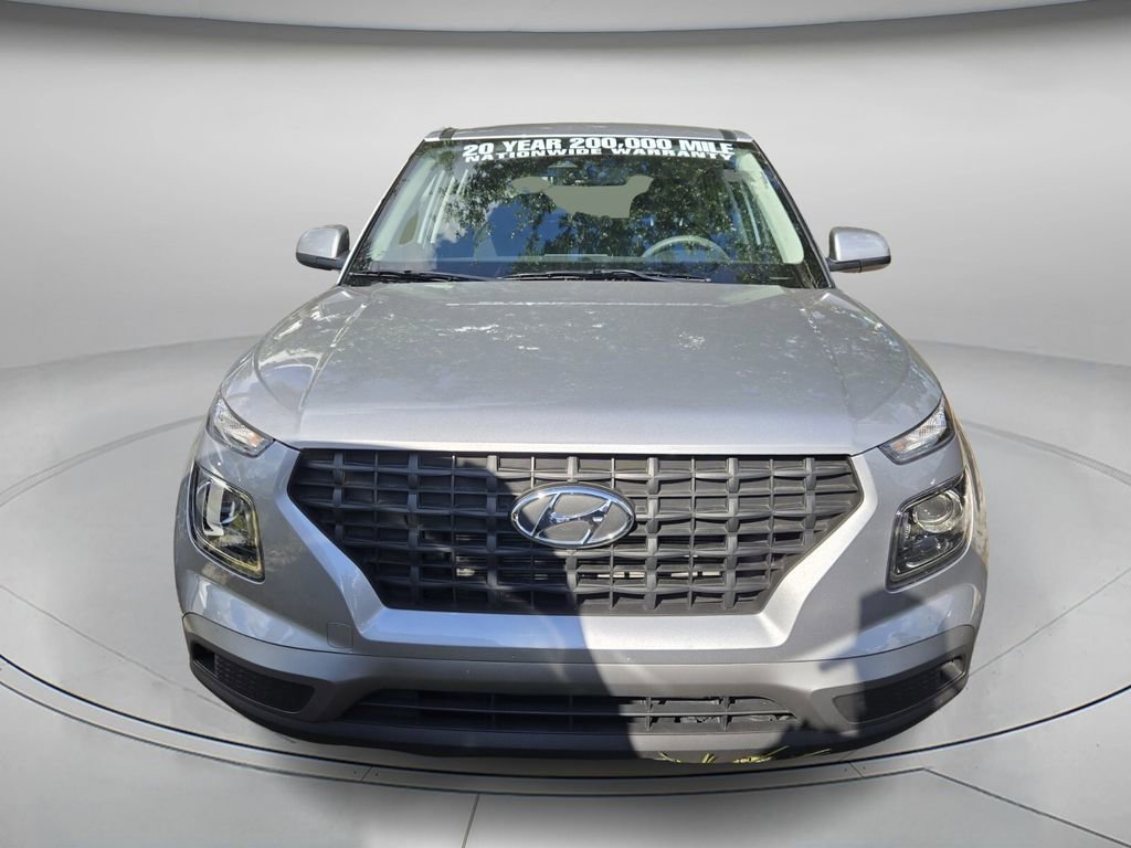 Certified 2025 Hyundai Venue SE image 3