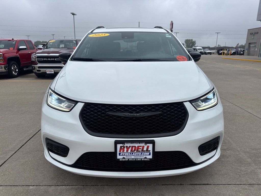 Used 2025 Chrysler Pacifica Limited FWD image 32