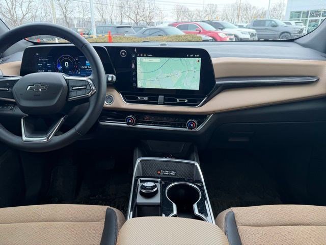 Used 2025 Chevrolet Equinox ACTIV image 17