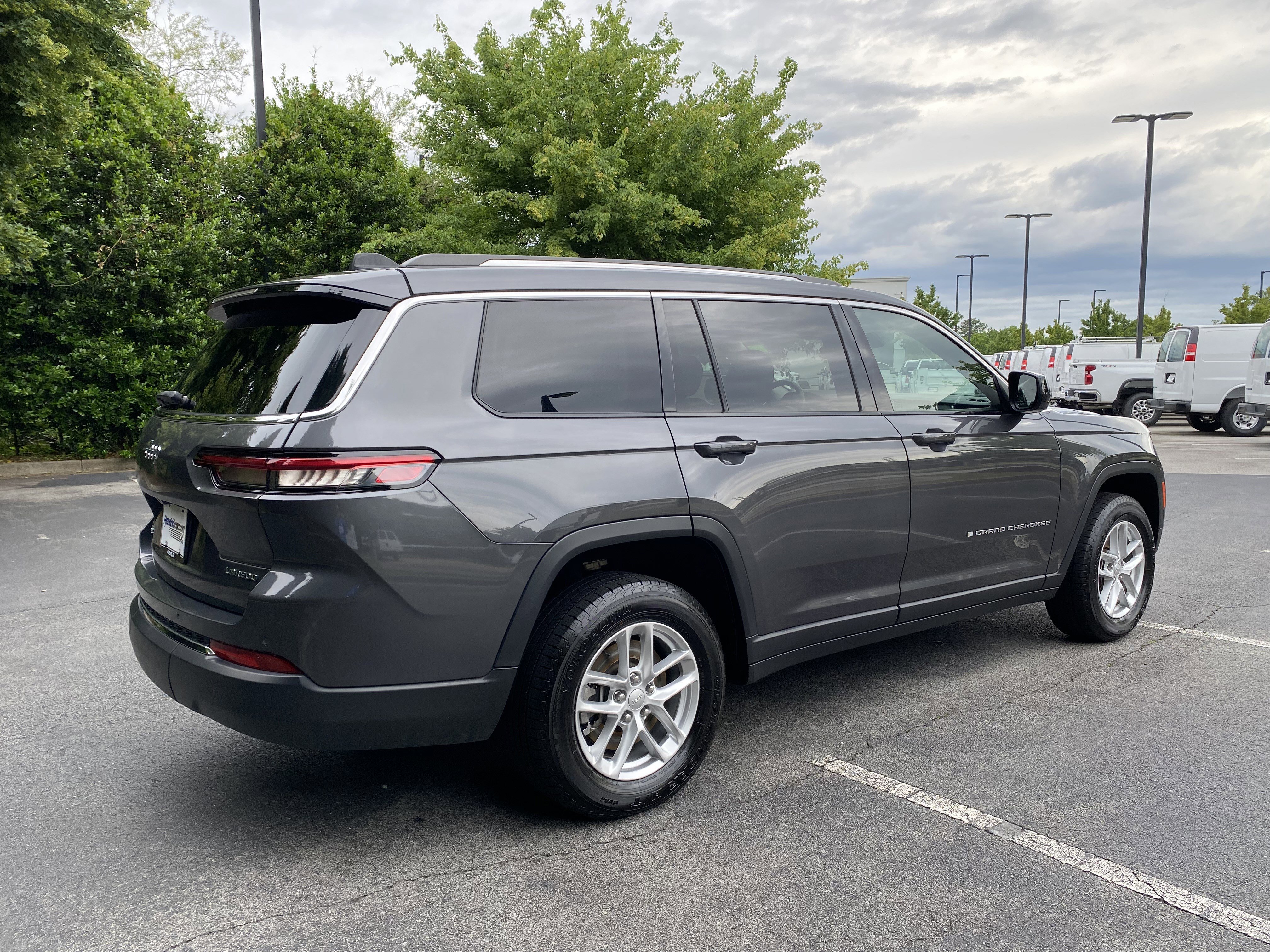 Used 2022 Jeep Grand Cherokee L Laredo w/ Luxury Tech Group I AWD/4WD image 9