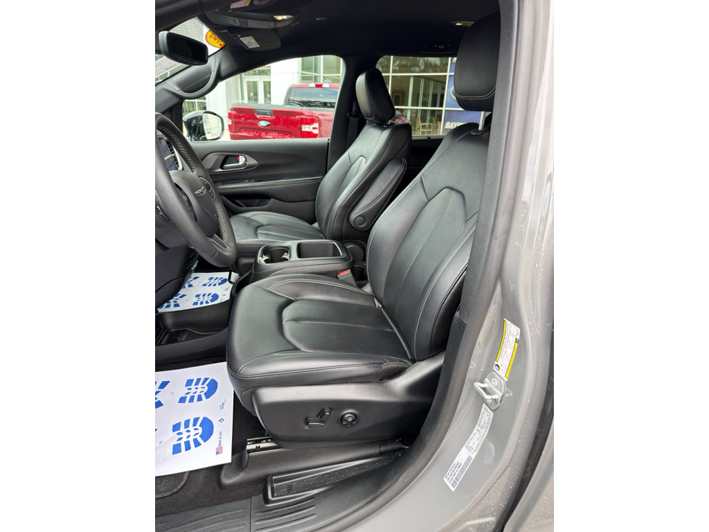 Used 2025 Chrysler Pacifica Select FWD image 21