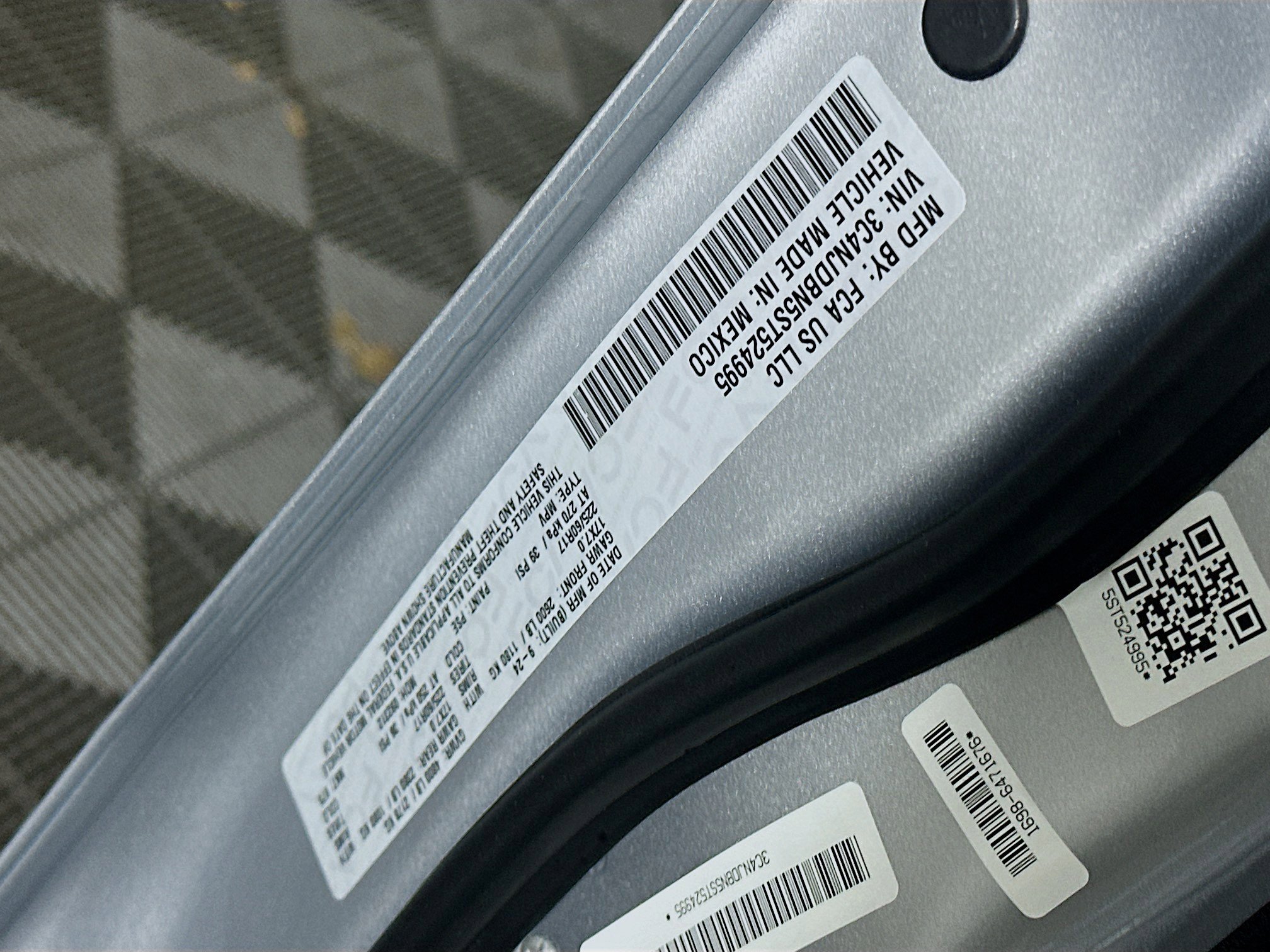 Used 2025 Jeep Compass Latitude image 12