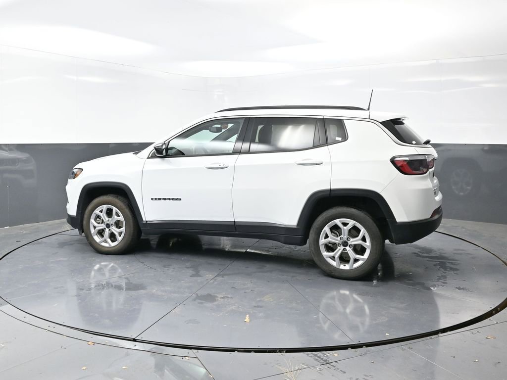 Used 2025 Jeep Compass Latitude AWD/4WD image 8