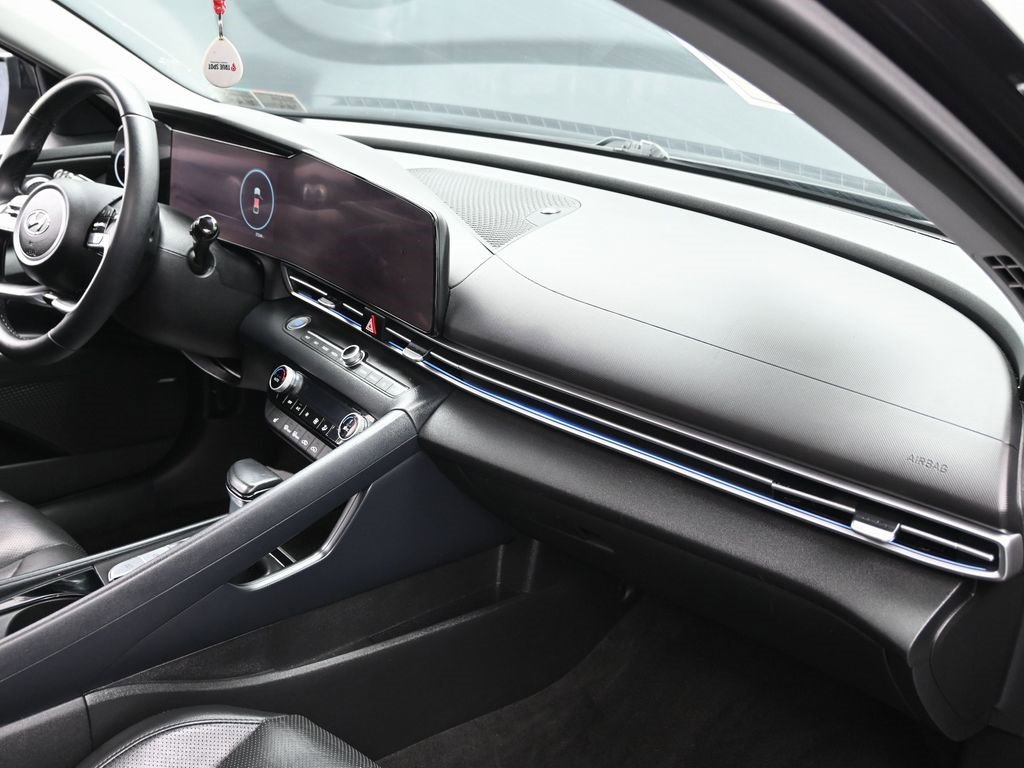 Used 2022 Hyundai Elantra Limited image 35