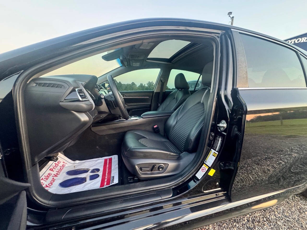 Used 2018 Toyota Camry SE image 11