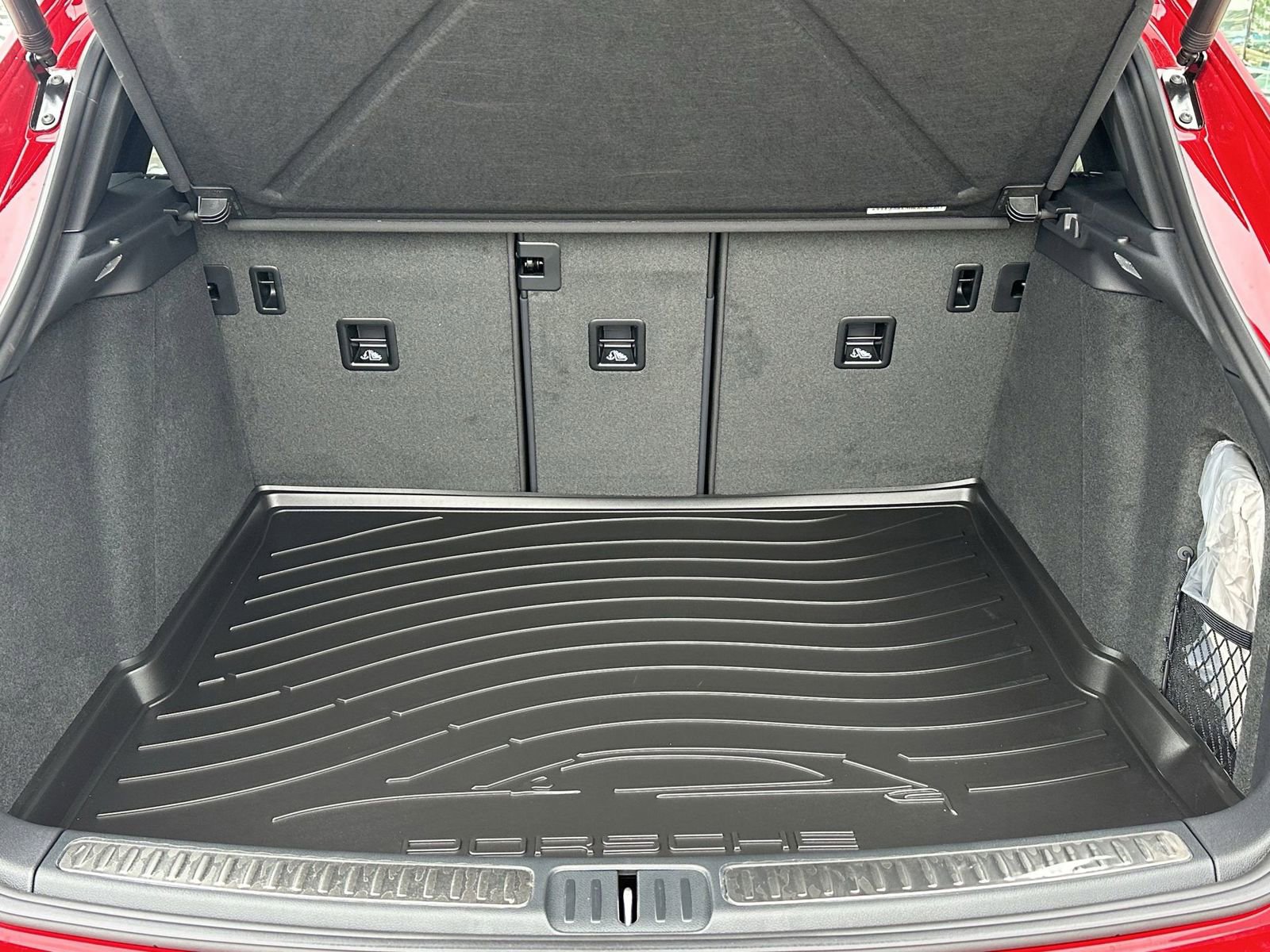 New 2026 Porsche Macan image 18