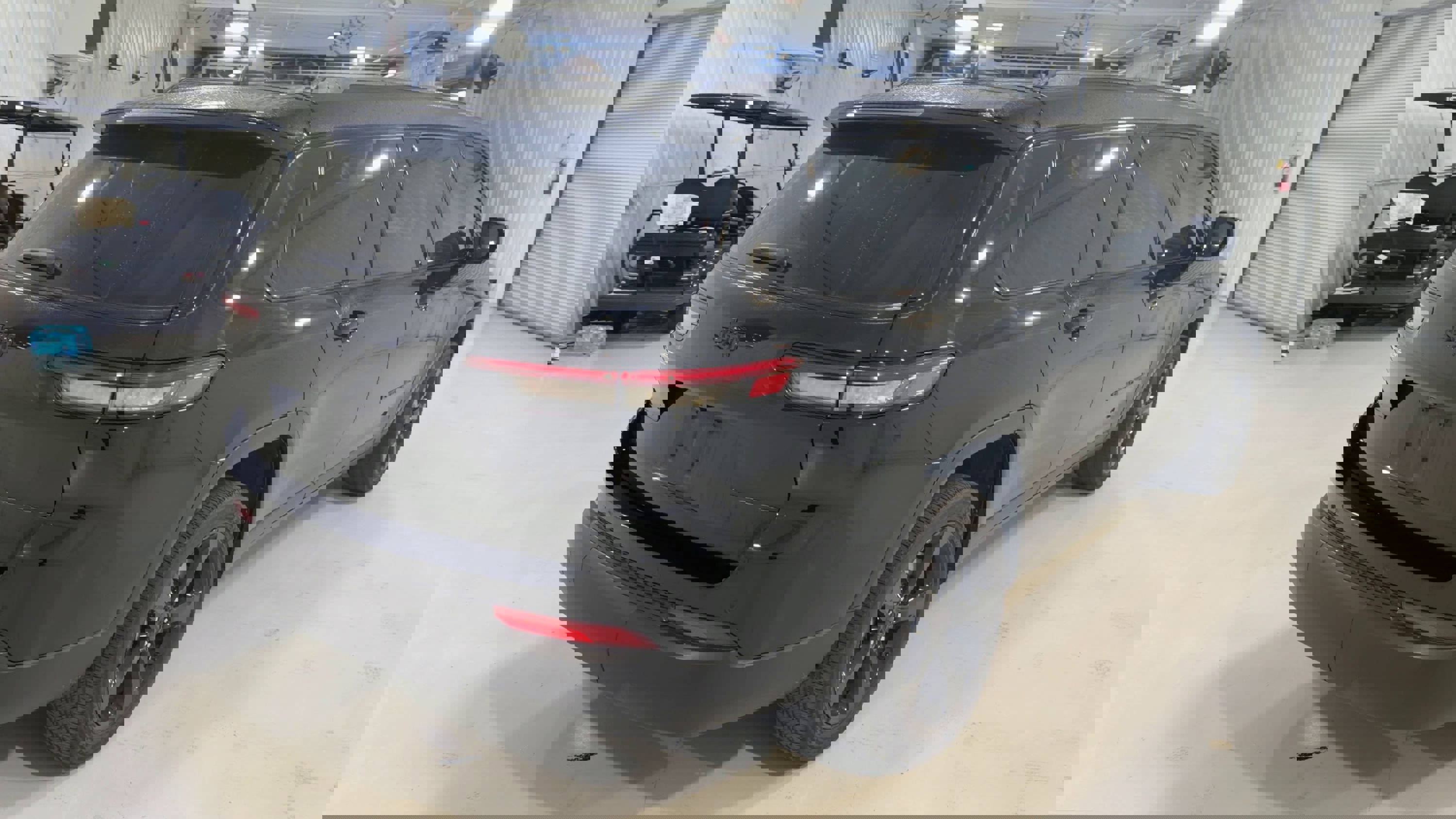 Used 2023 Jeep Grand Cherokee L Laredo image 9