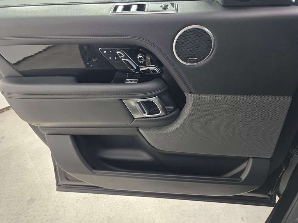 Used 2019 Land Rover Range Rover Supercharged AWD/4WD image 25