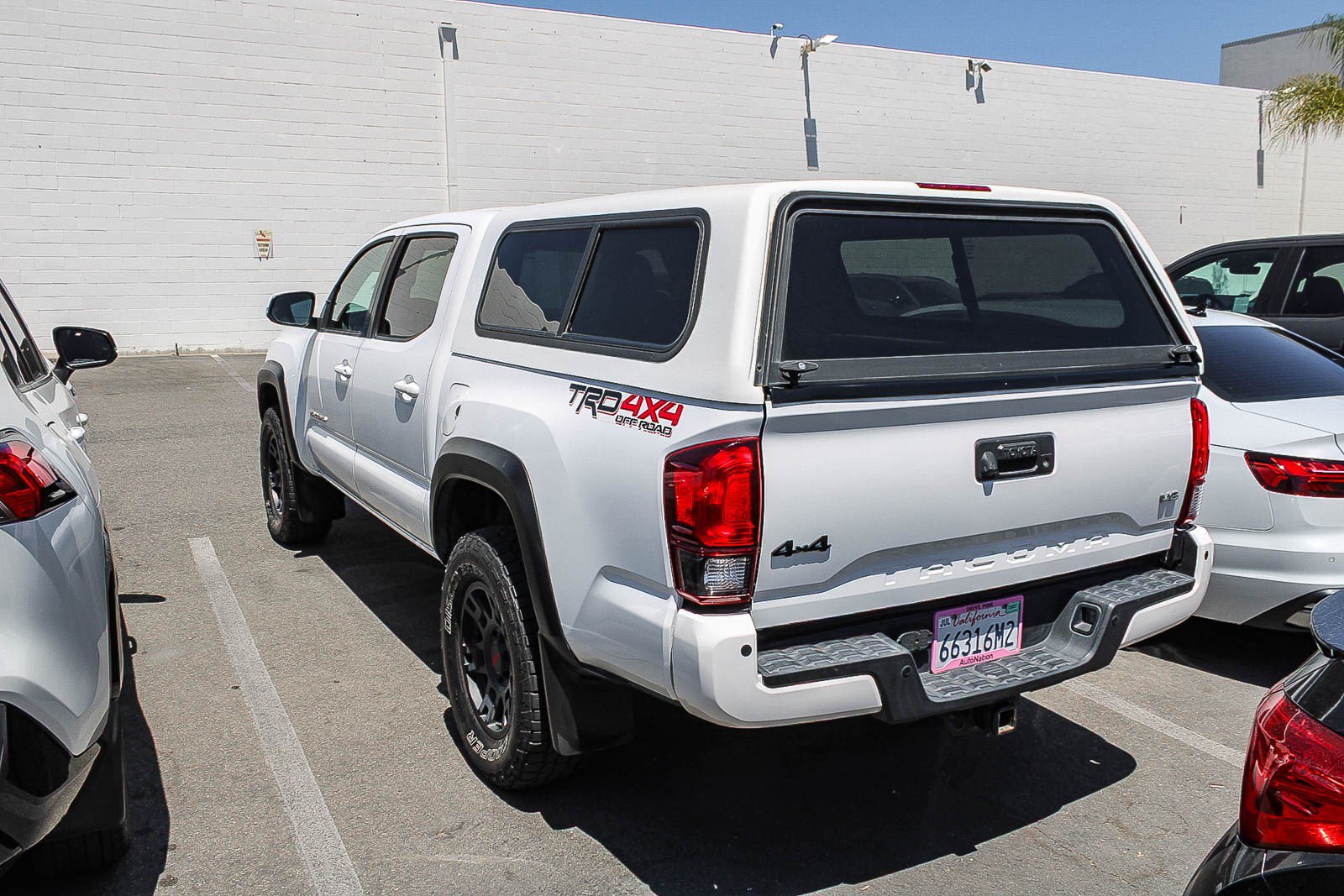 Used 2018 Toyota Tacoma TRD Off-Road w/ Technology Package AWD/4WD image 8