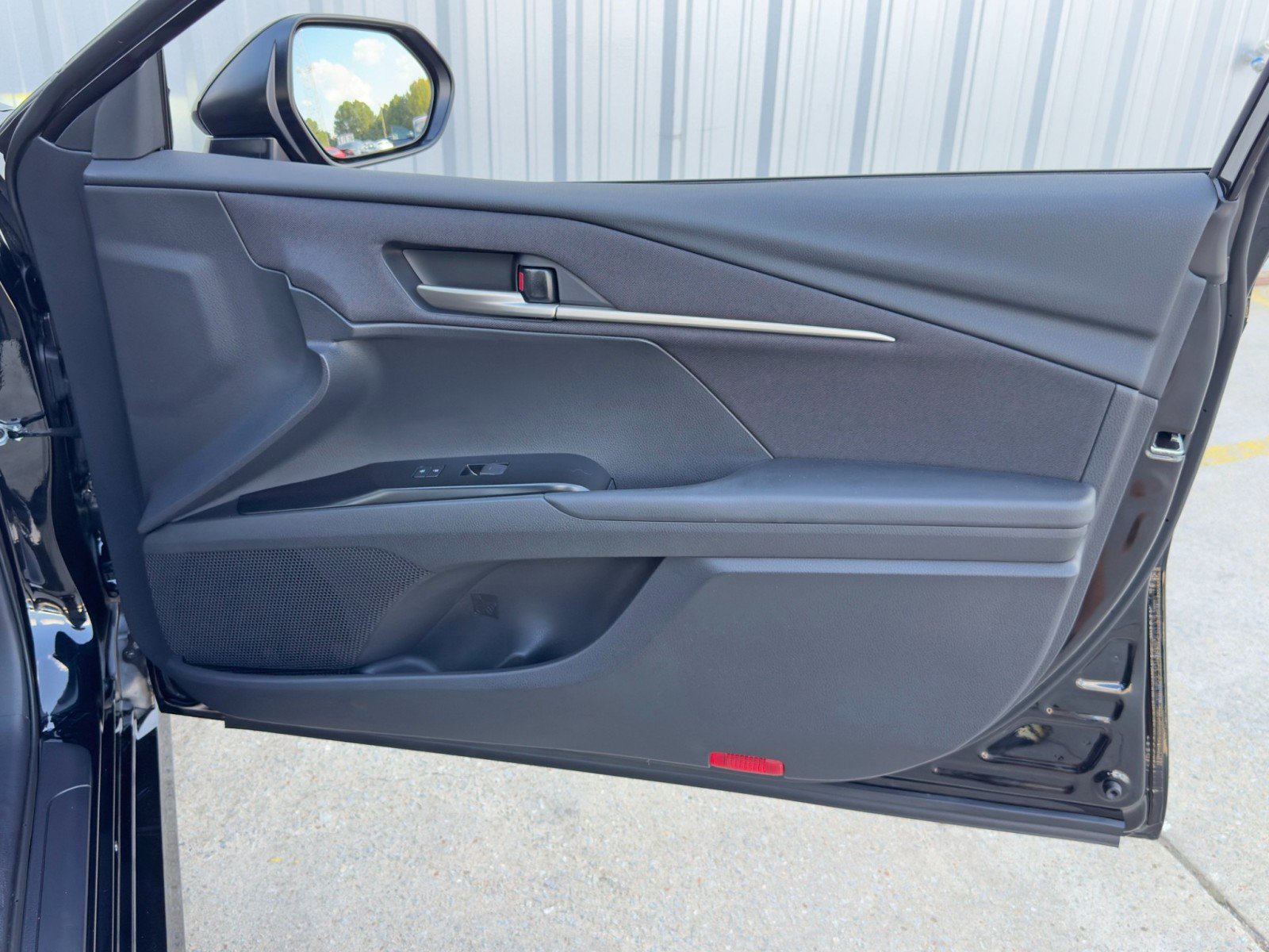 Used 2025 Toyota Camry LE w/ Convenience Package image 41