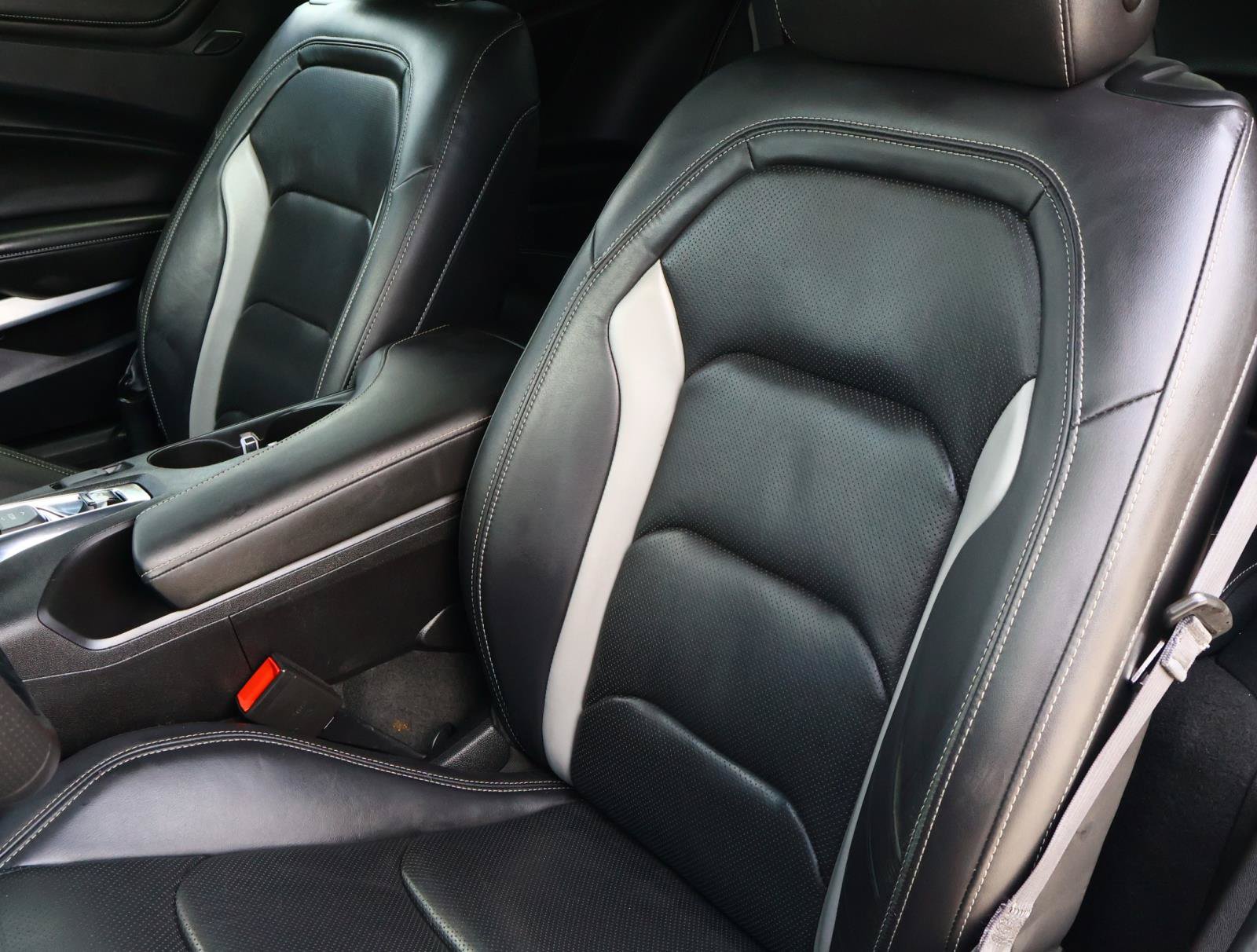 Used 2017 Chevrolet Camaro LT RWD image 9