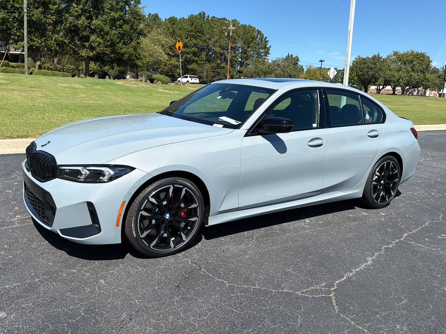New 2026 BMW 330i Sedan w/ M Sport Package RWD image 2