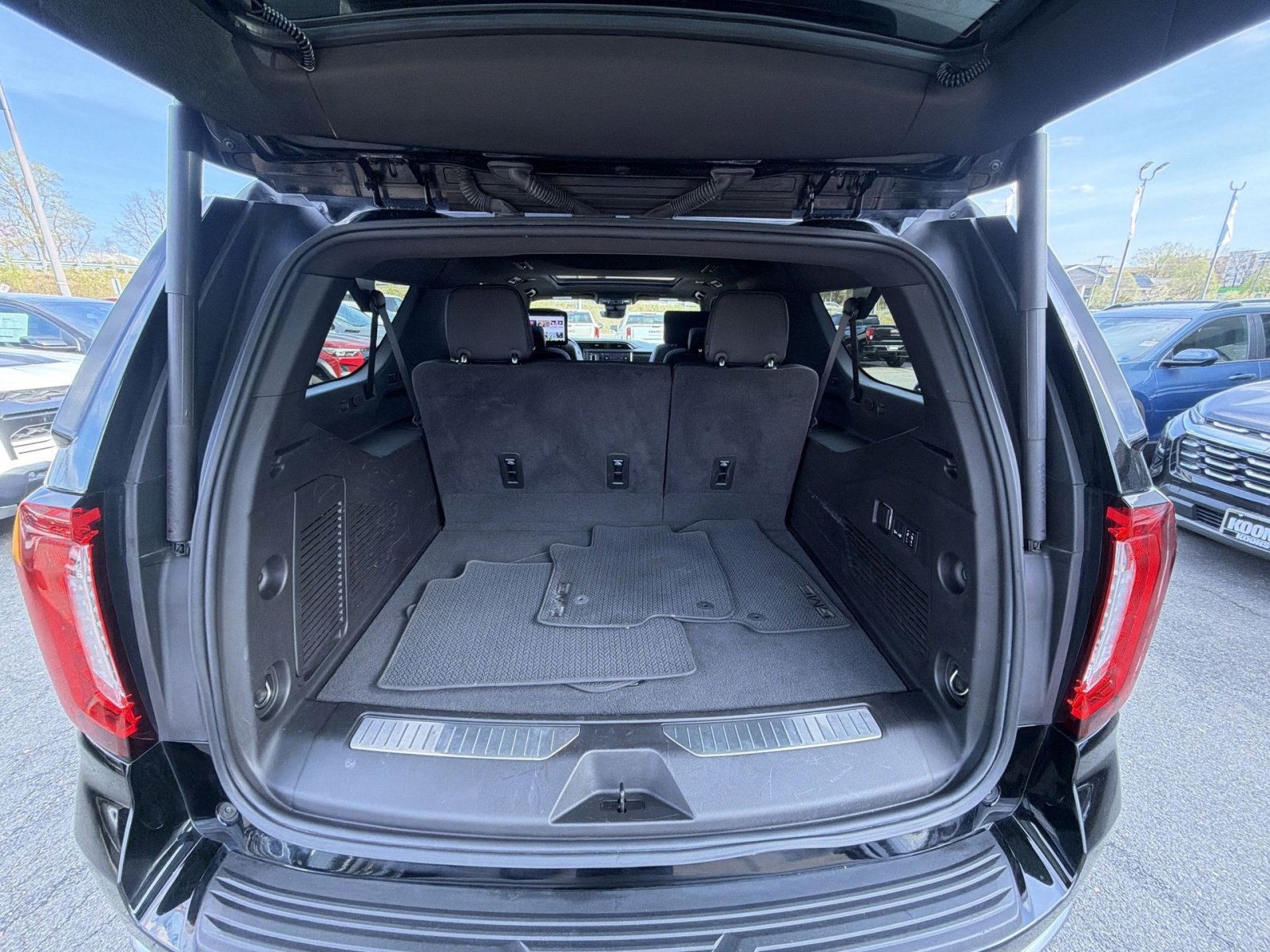Used 2024 GMC Yukon XL Denali w/ Denali Reserve Package image 27