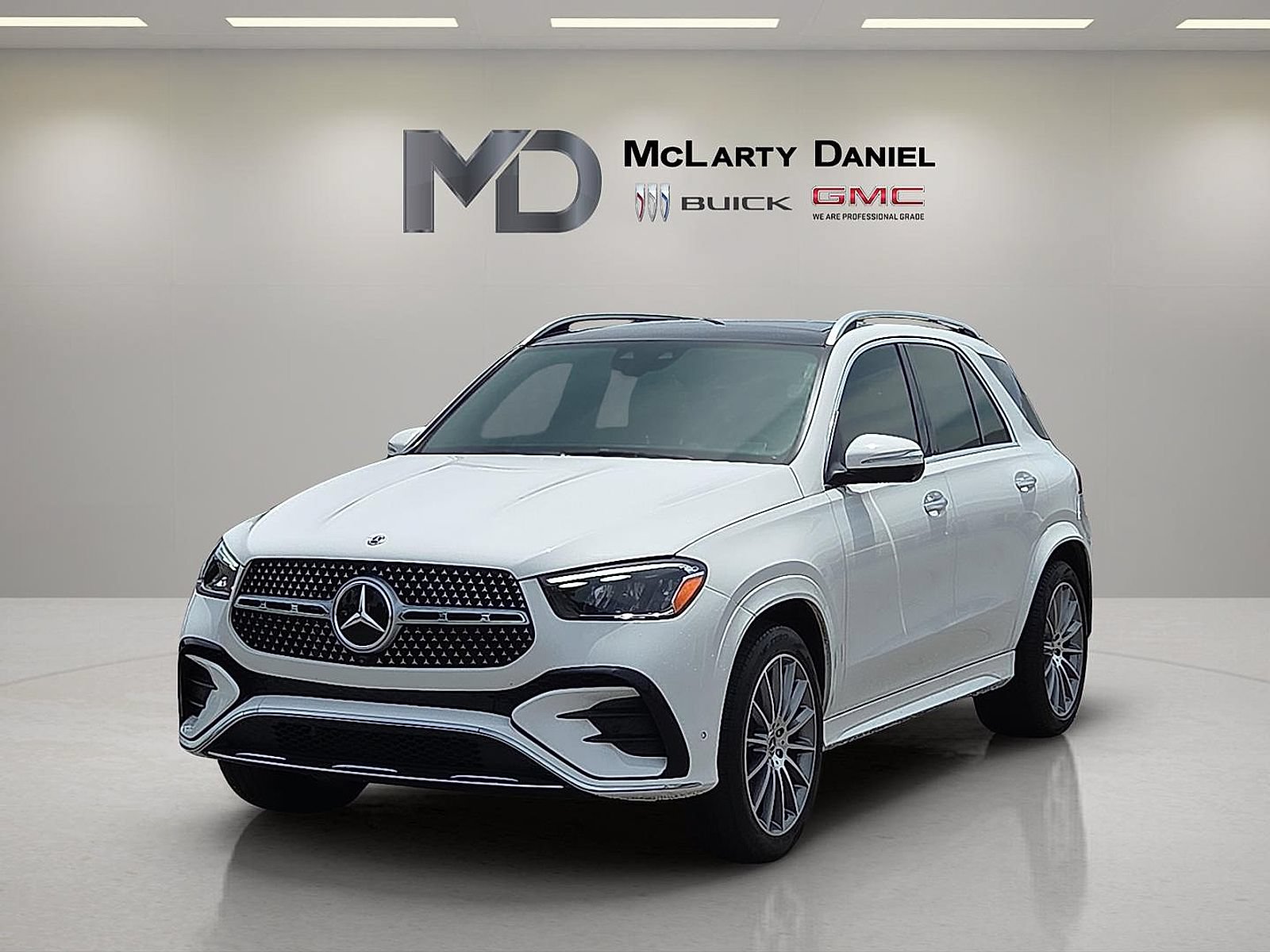 Used 2024 Mercedes-Benz GLE 350 4MATIC image 3