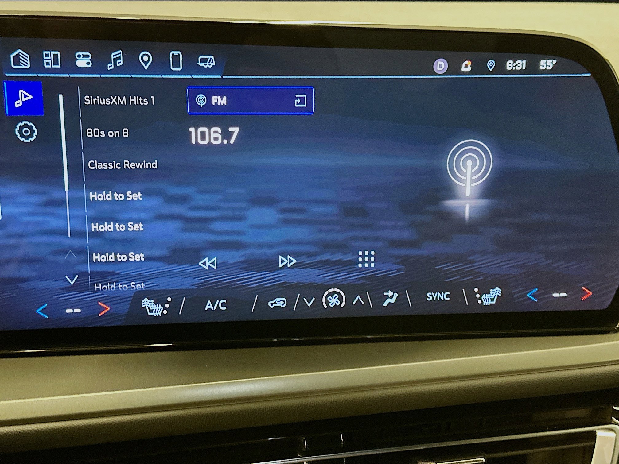 Used 2025 Chevrolet Traverse LT image 21