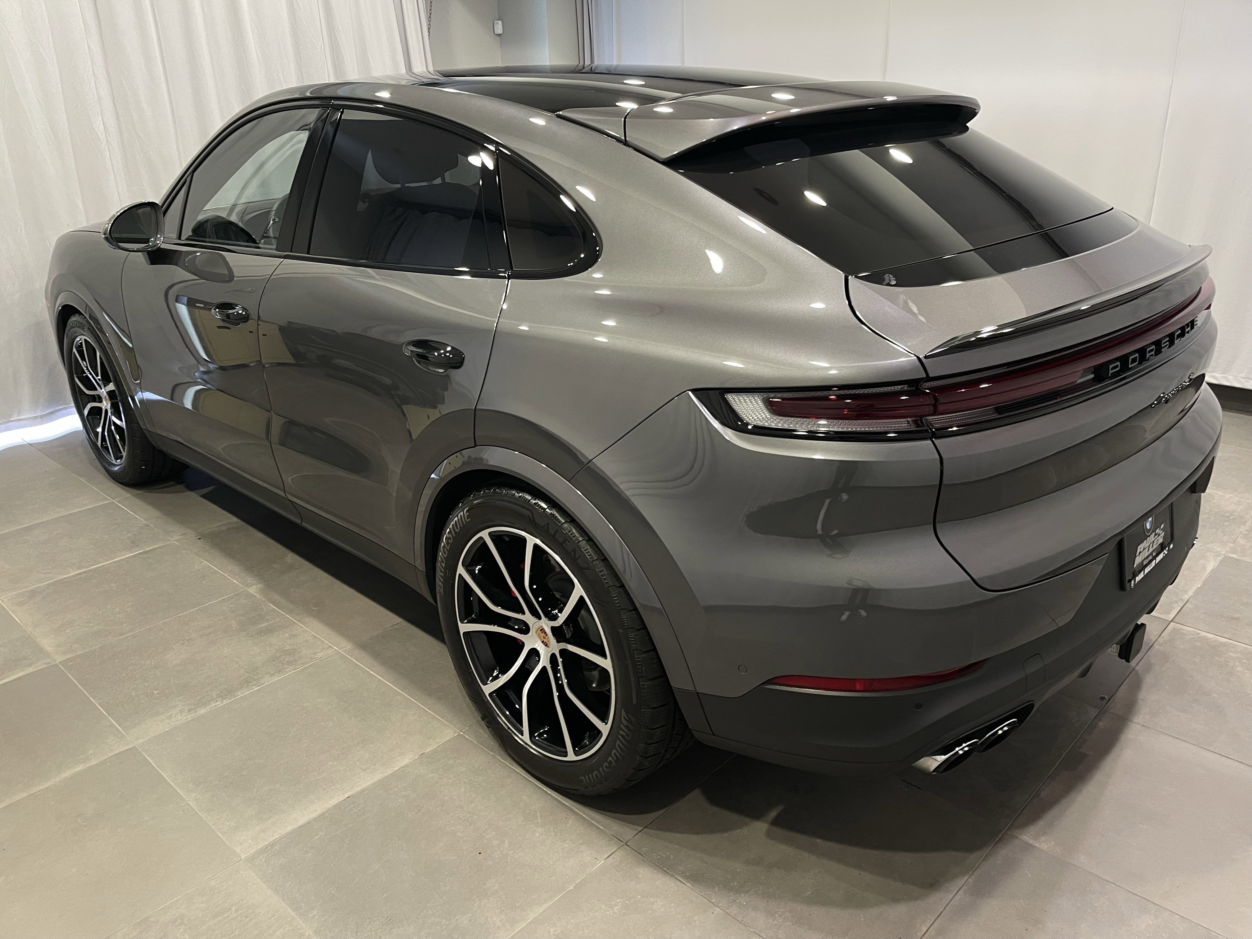 Used 2025 Porsche Cayenne S image 4