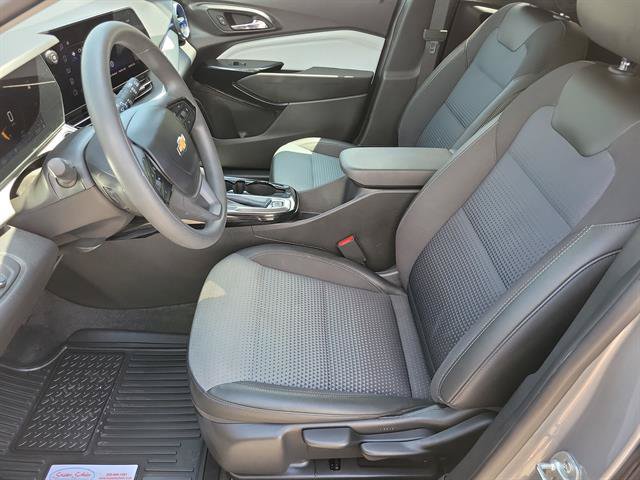 Used 2025 Chevrolet Trax LT FWD image 3
