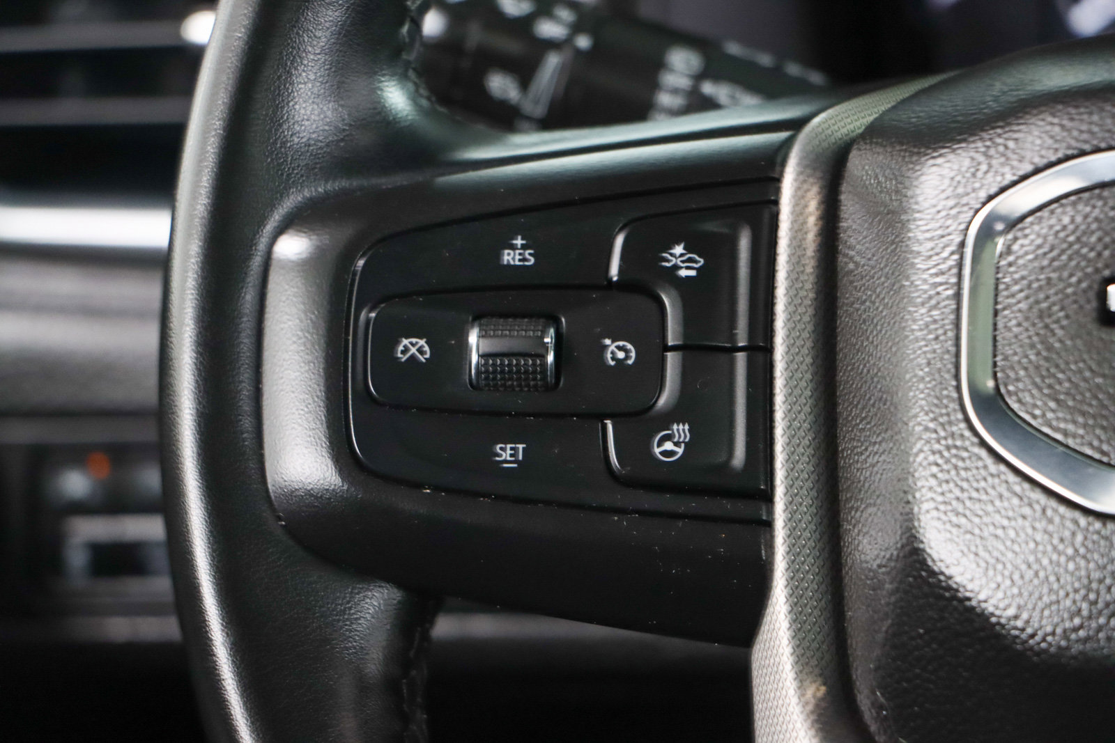 Used 2023 GMC Yukon Denali image 13