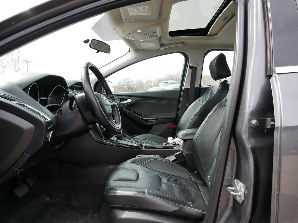 Used 2017 Ford Focus Titanium image 11