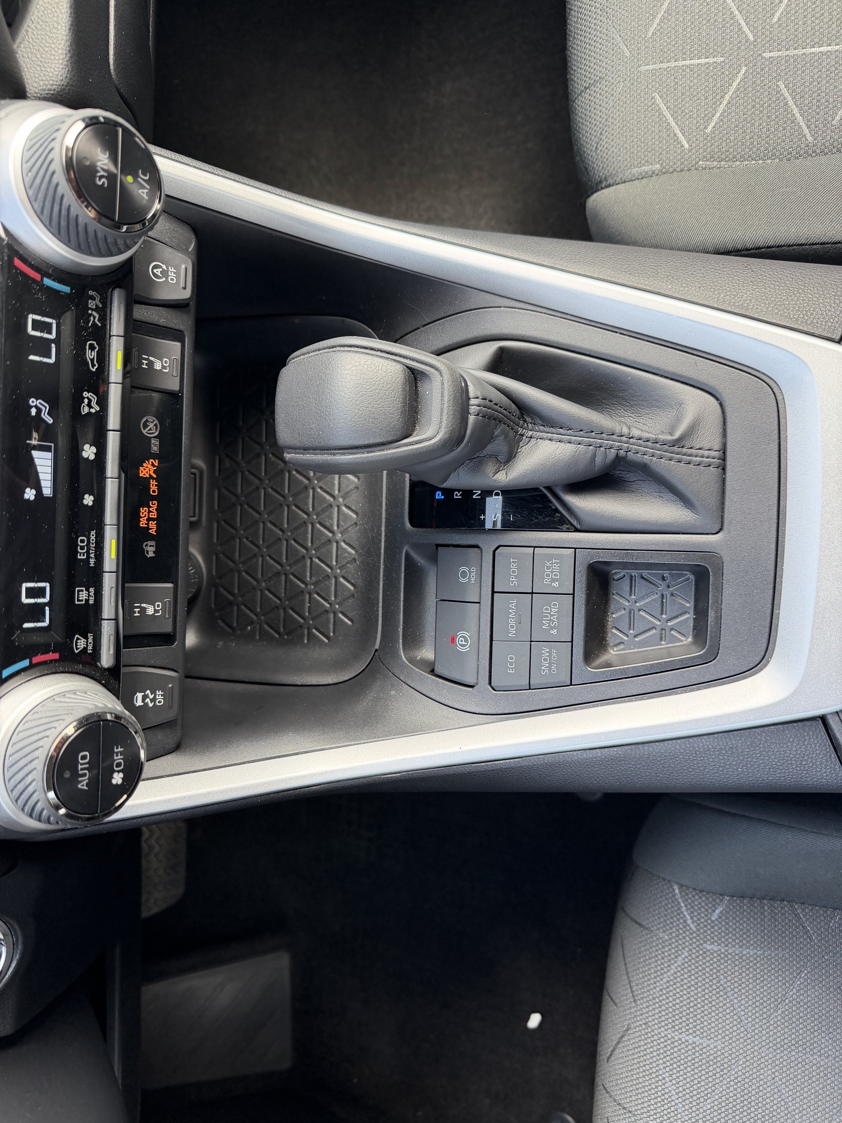 Used 2024 Toyota RAV4 XLE w/ Weather Package AWD/4WD image 21
