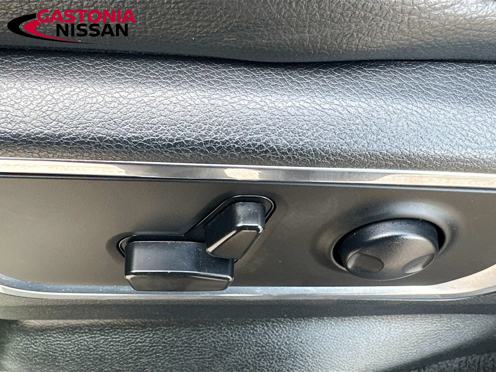Used 2025 RAM 1500 Laramie AWD/4WD image 26