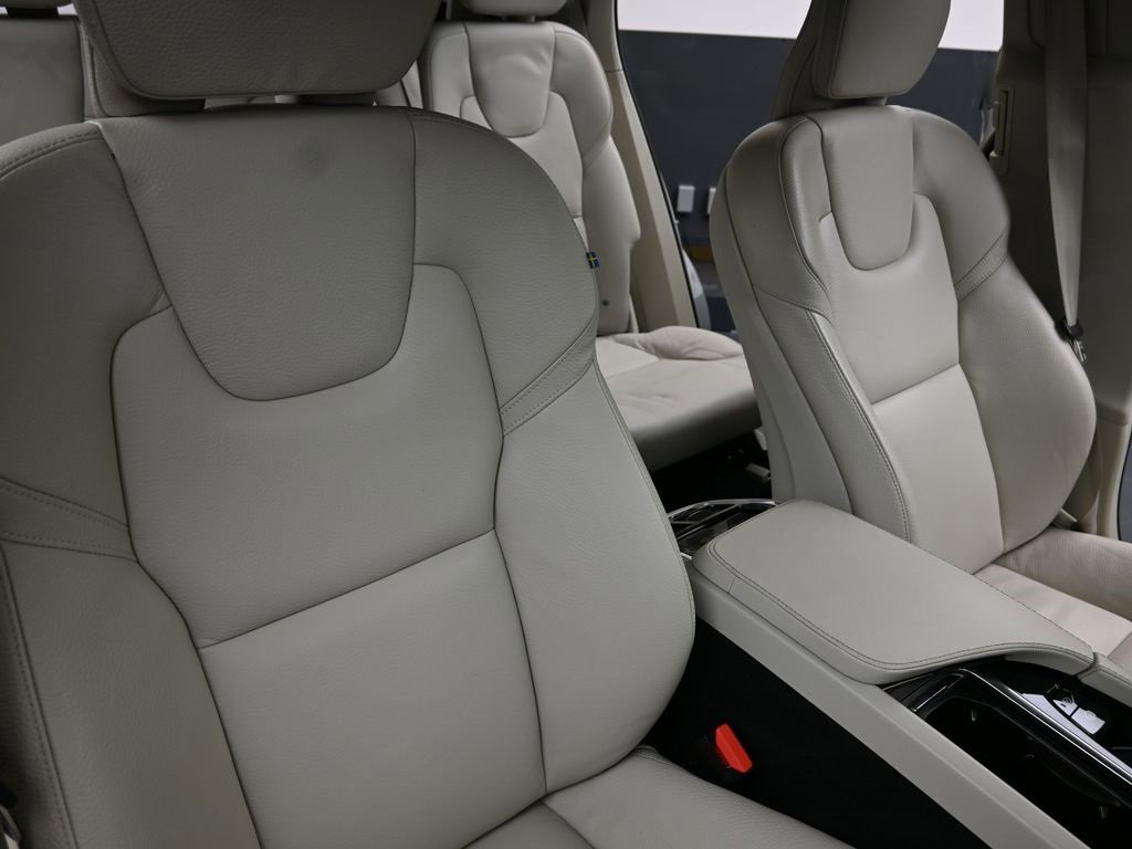 Certified 2024 Volvo XC90 B5 Plus w/ Protection Package Premier image 14