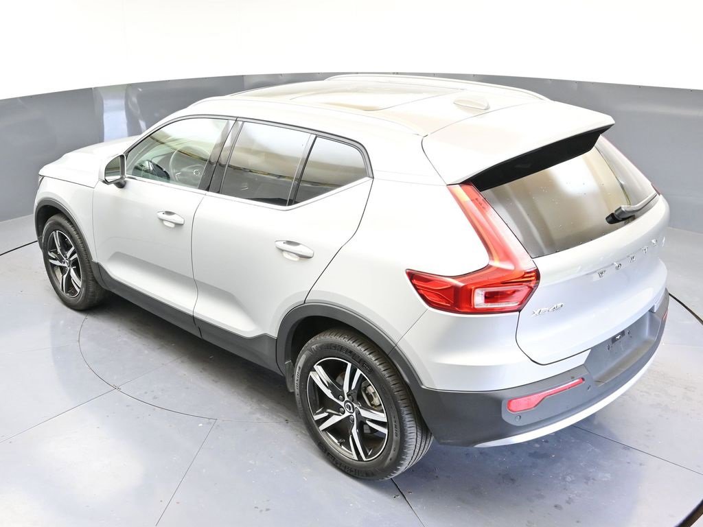 Certified 2025 Volvo XC40 B5 Core image 38