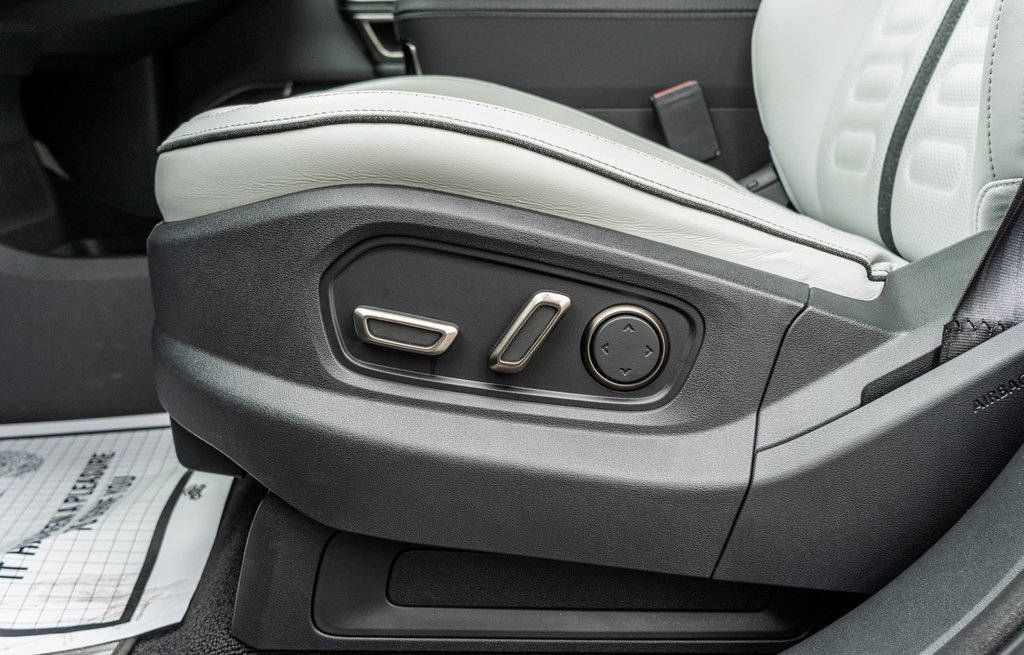 Used 2024 Rivian R1S Adventure image 31