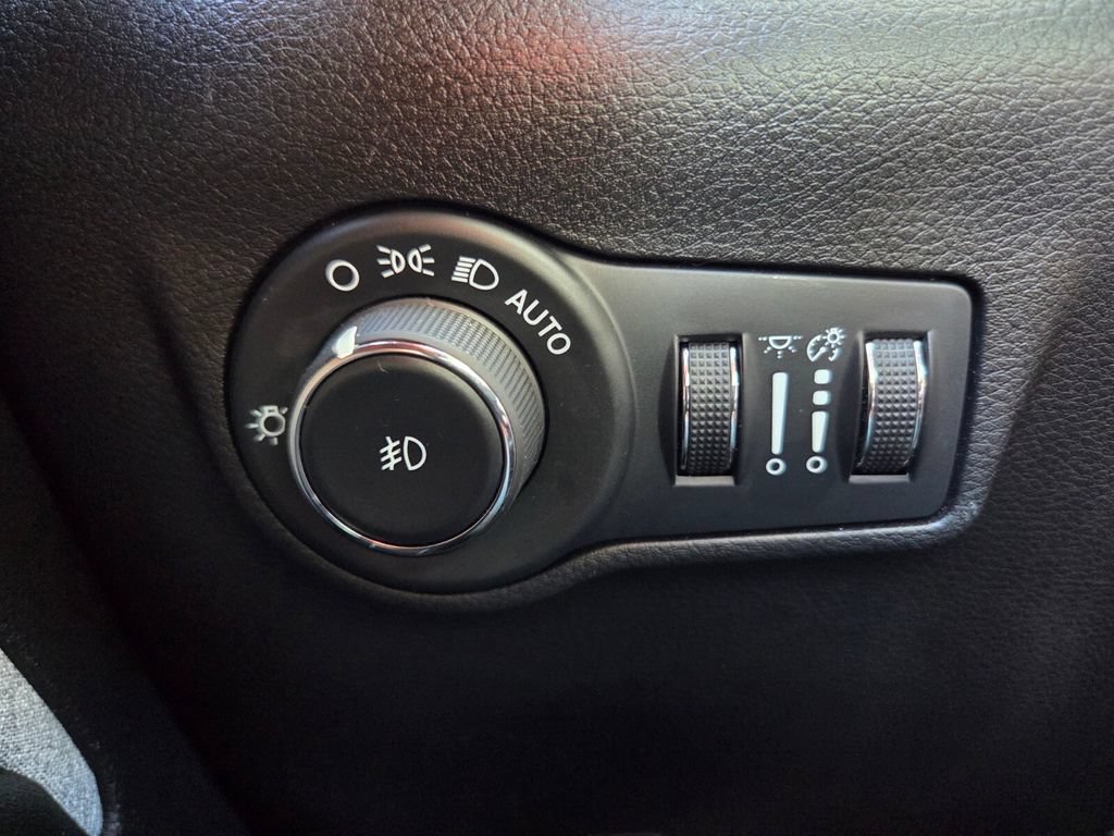 Used 2024 Jeep Compass Latitude AWD/4WD image 21