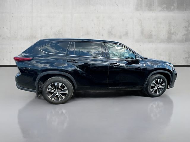 Used 2022 Toyota Highlander XLE image 4