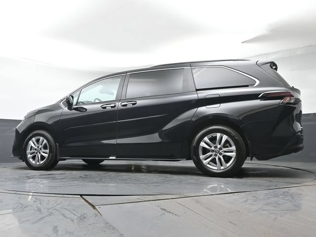 Certified 2026 Toyota Sienna XLE AWD/4WD image 37
