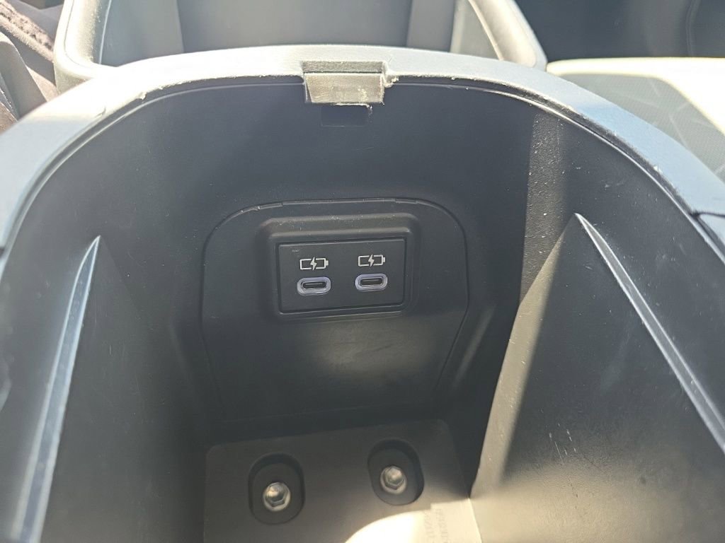 Used 2024 Toyota RAV4 XLE FWD image 32