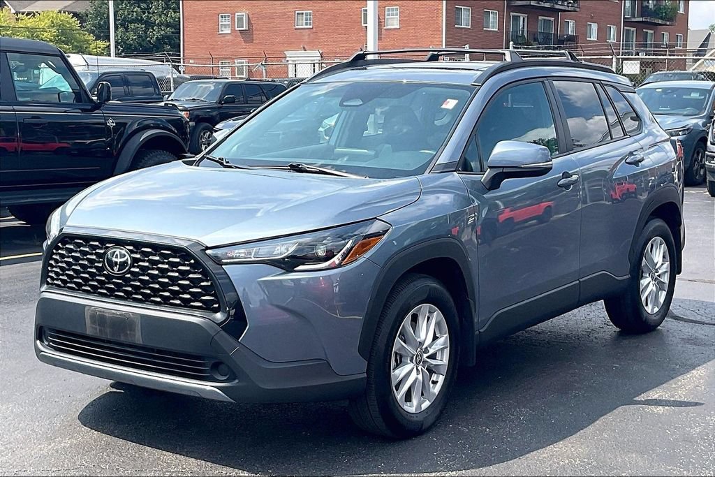 Used 2023 Toyota Corolla Cross LE w/ Moonroof Package AWD/4WD image 11