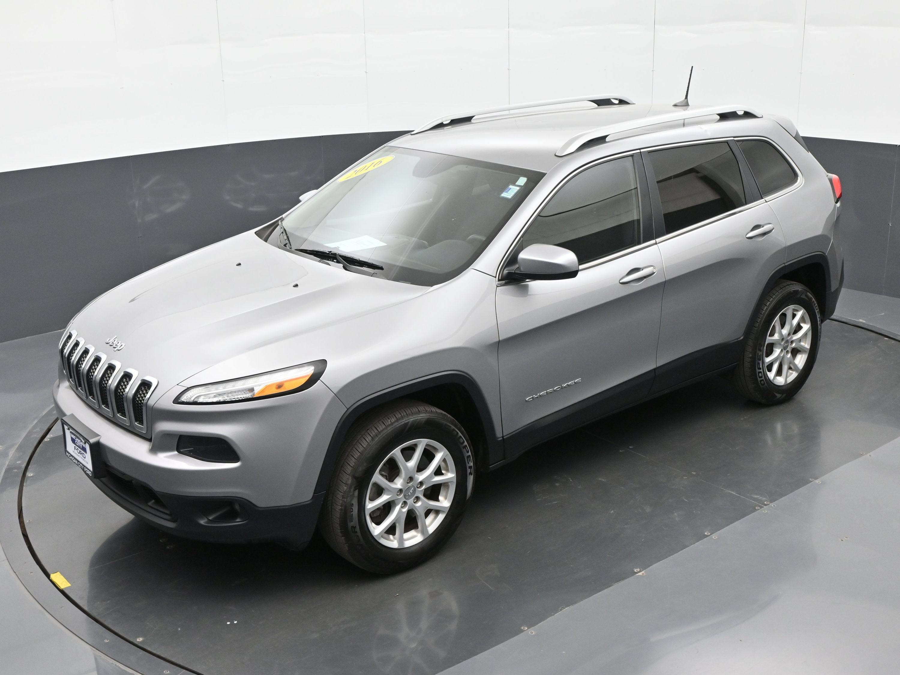 Used 2016 Jeep Cherokee Latitude AWD/4WD image 35