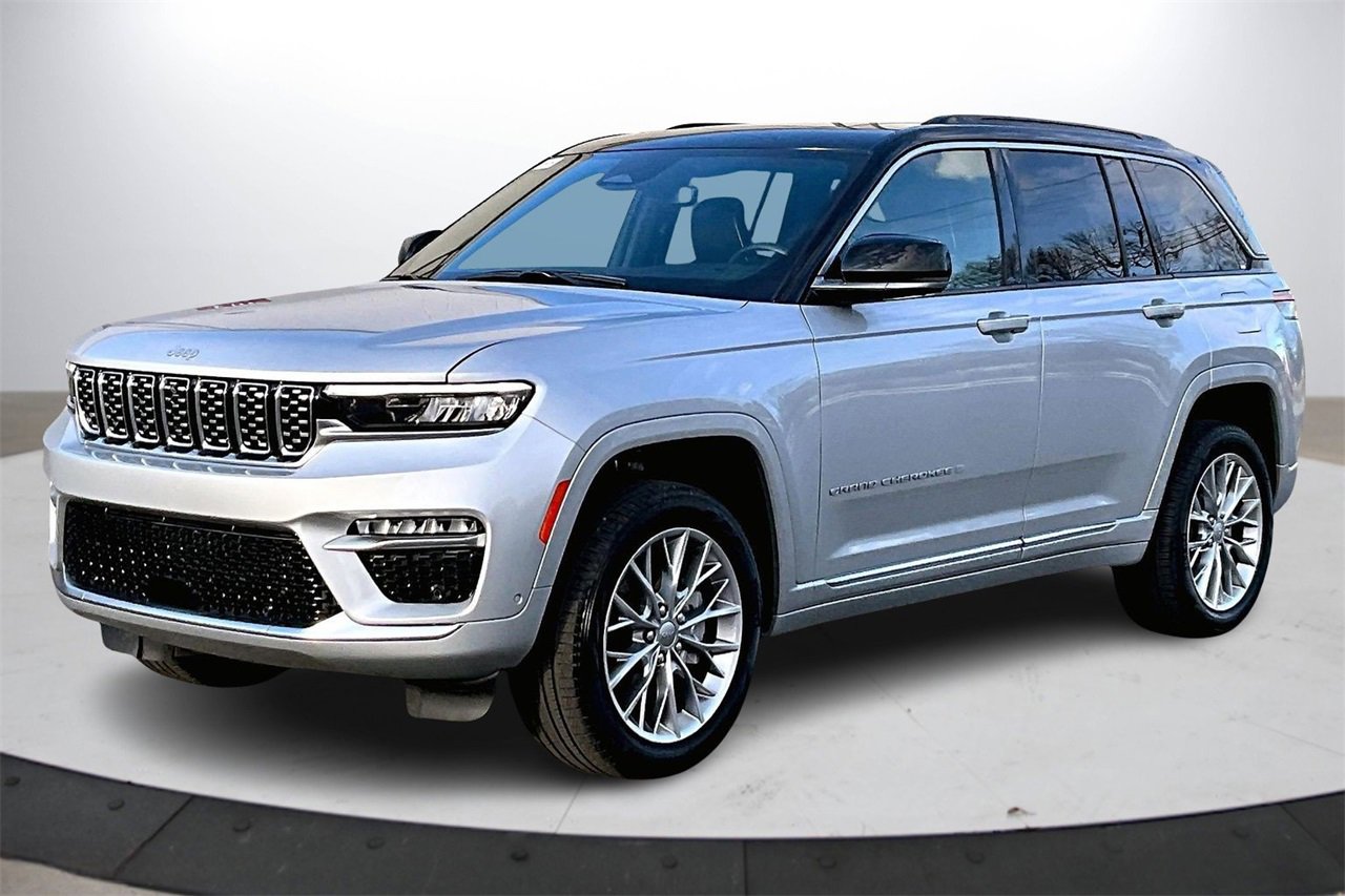 Certified 2025 Jeep Grand Cherokee Summit image 4