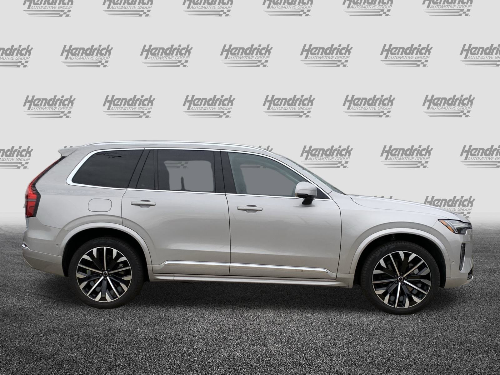 Used 2025 Volvo XC90 B6 Plus image 11