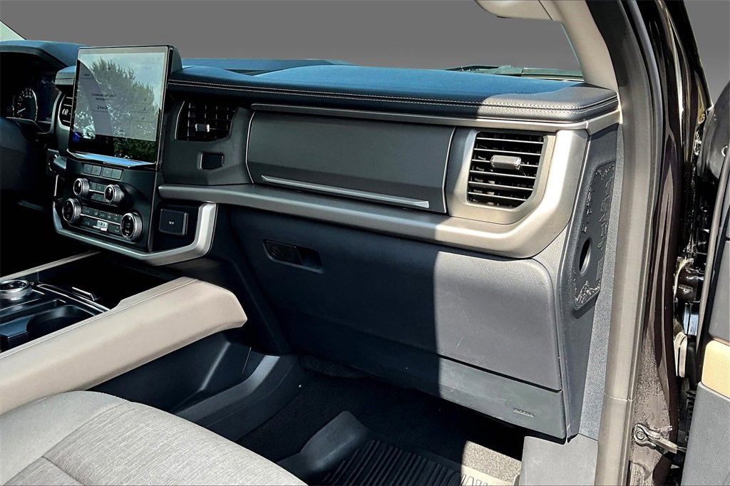 Used 2024 Ford Expedition XLT image 10