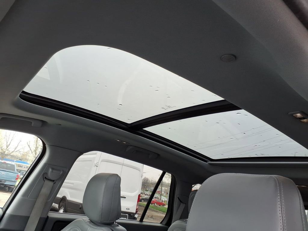 Used 2020 Lincoln Aviator Grand Touring w/ Elements Package Plus image 11