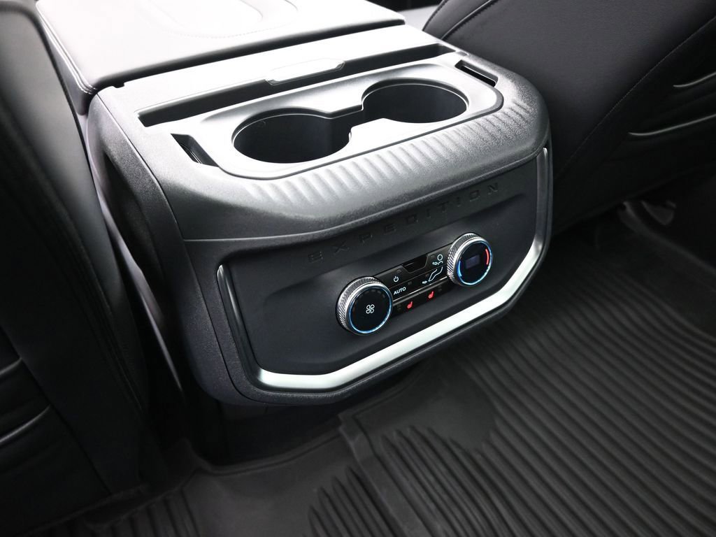 Used 2025 Ford Expedition Platinum w/ Stealth Appearance Package image 24