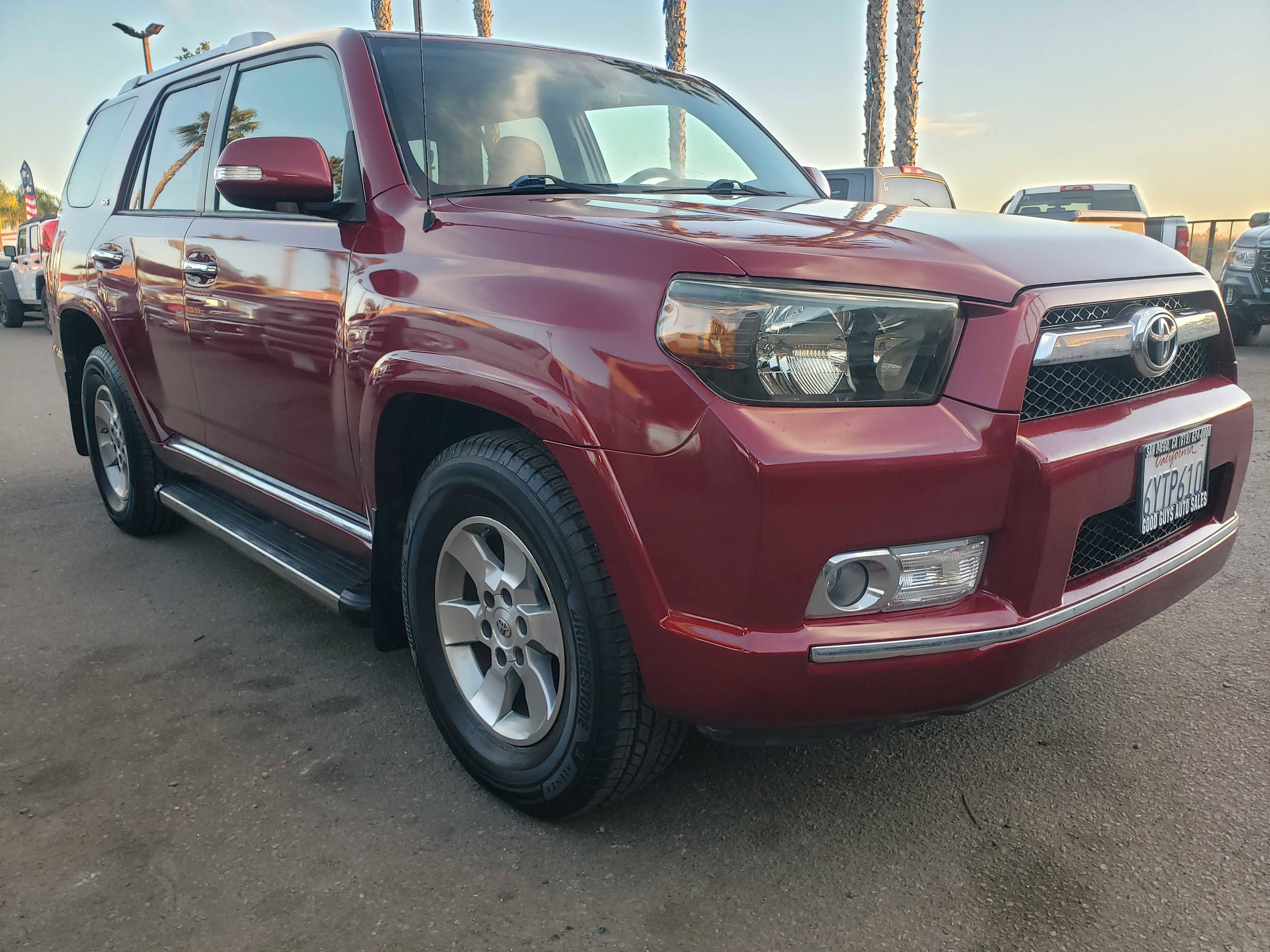 Used 2013 Toyota 4Runner SR5 w/ Convenience Pkg image 2