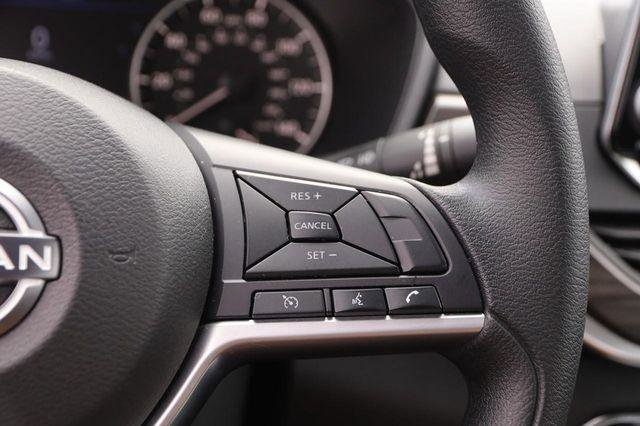 Used 2025 Nissan Altima 2.5 SV FWD image 12