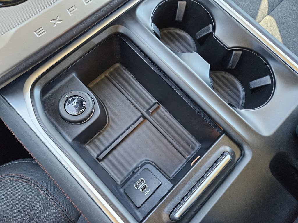 Used 2025 Ford Expedition Active image 26