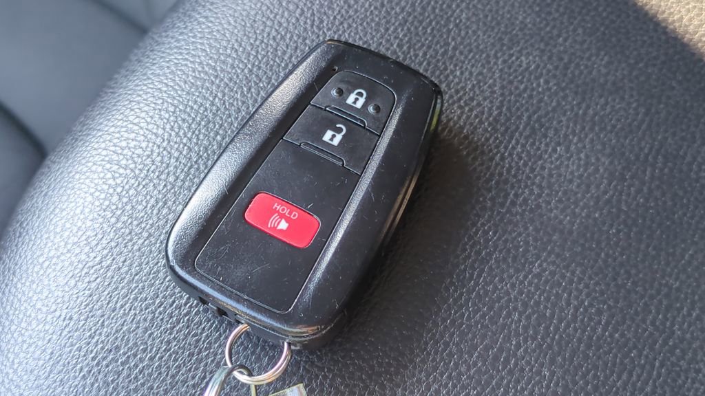 Used 2024 Toyota RAV4 XLE FWD image 28
