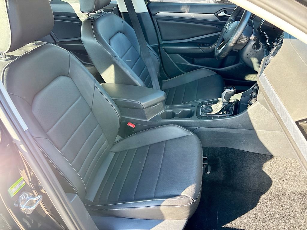 Used 2024 Volkswagen Jetta SE image 27