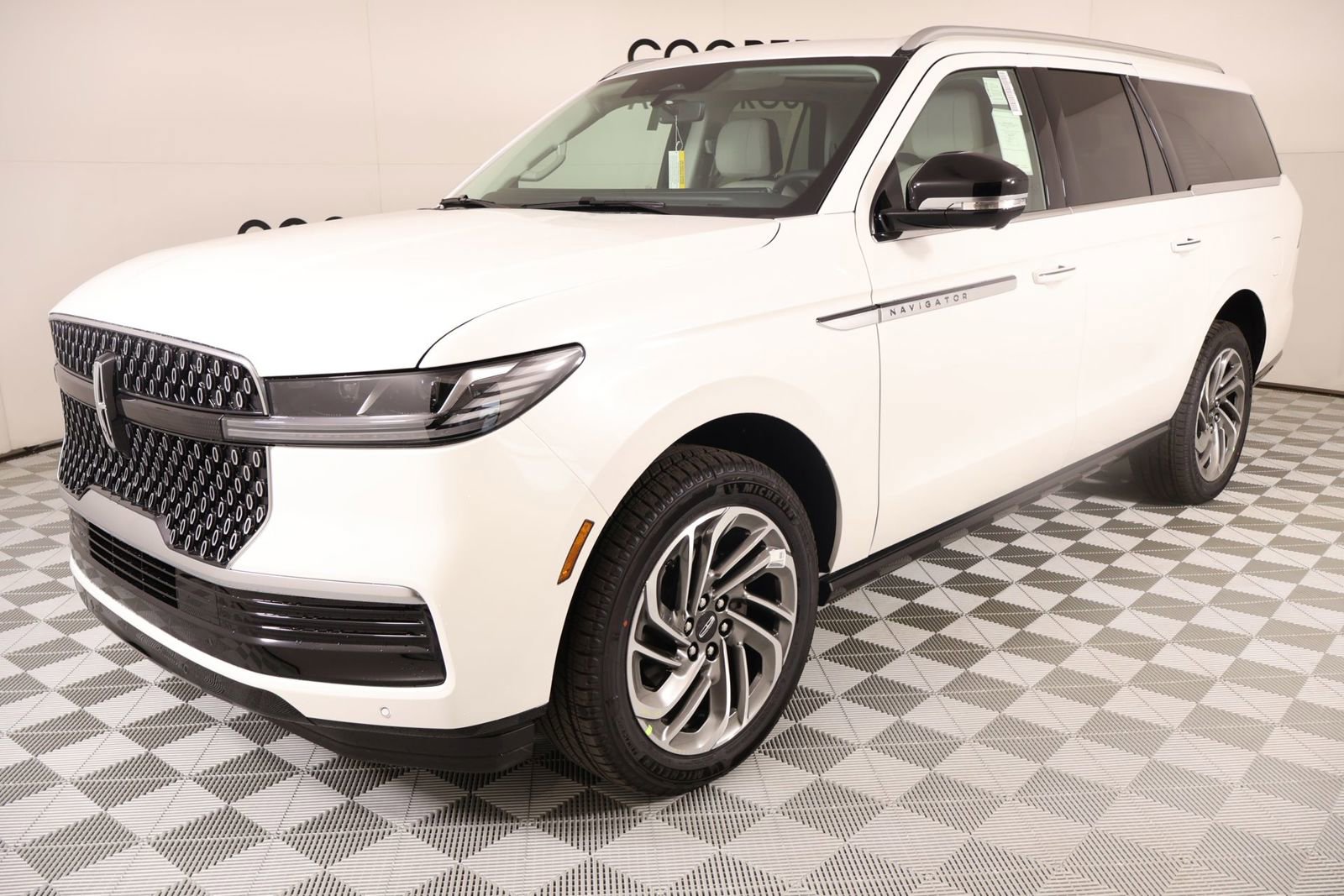 New 2026 Lincoln Navigator L Reserve AWD/4WD image 11