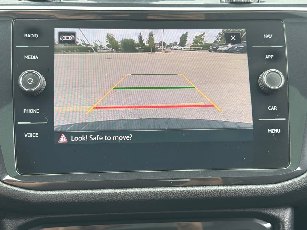 Certified 2022 Volkswagen Tiguan SEL R-Line AWD/4WD image 18