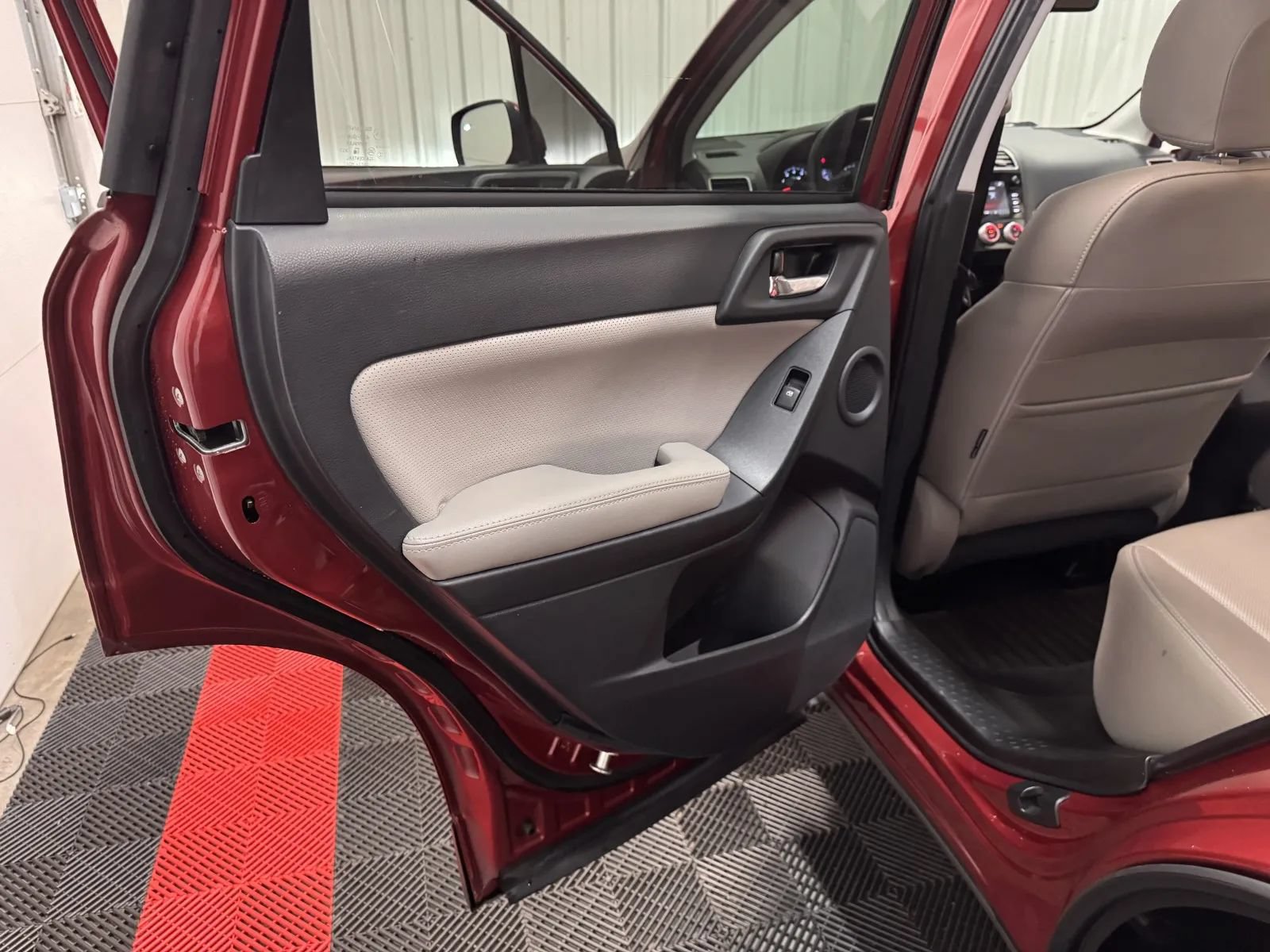 Used 2016 Subaru Forester 2.5i Touring w/ Popular Package #1 AWD/4WD image 37